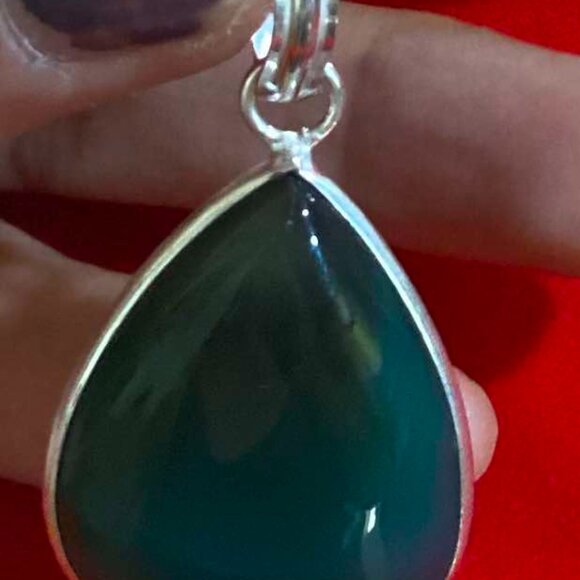 Natural Charming Green Chalcedony Abundance Gemstone Pendant - Picture 7 of 7